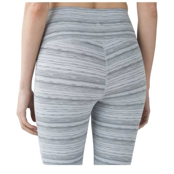 NWOT Lululemon High Times Cyber Stripe Silver Fox Gray Size 4 - Picture 3 of 10
